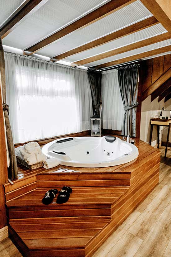 cedar-contemporary-bathroom